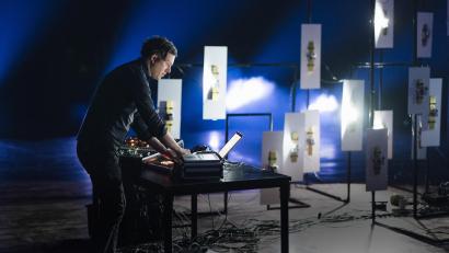 Bild: Moritz Simon Geist/exb
Moritz Simon Geists Arbeit "Vibrations" macht mit künstlicher Intelligenz sphärische Musik.