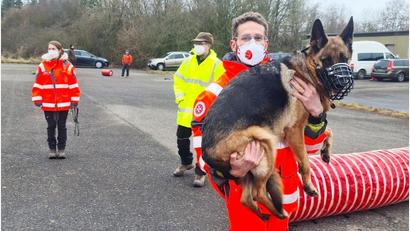 Bild: Konrad Kohler/Rettungshundestaffel /exb
Die Johanniter-Rettungshundestaffel organisierte einen Eignungstest für angehende Rettungshunde. 15 Vierbeiner bestanden.