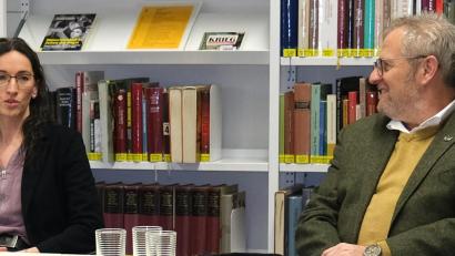 Bild: Hirsch
Oberbürgermeister Andreas Feller stellte mit Christin Präßler die neue Leiterin der Schwandorfer Stadtbibliothek vor.