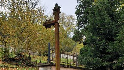 Bild: eib
Welche Assoziationen ruft die in einem Friedhof im Böhmerwald entdeckte Stele bei jungen Studierenden der deutsch-tschechischen Geschichte hervor? Die Ausstellung im CeBB gibt darauf eine Antwort.