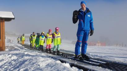Bild: eib
Ihre ersten Schwünge auf den Skiern meisterten die Teilnehmer am Anfängerkurs des Wintersportvereins Schönsee.