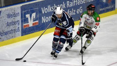 Archivbild: gb
Die Blue Devils (links Chad Bassen) wollen nach drei Wochen Zwangspause am Dienstag wieder spielen.