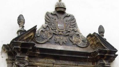 Bild: gjb
Der österreichische Doppeladler überm Portal der Wenzelskirche in Cheb.