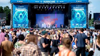 Bild: Hauke-Christian Dittrich/dpa
Vor Corona: Die Orsons beim Hurricane Festival 2019.