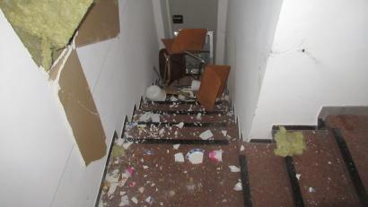 Bild: Polizeiinspektion Amberg
Ein Teil der Verwüstung im Gebäude an der Kastler Straße. Die Polizei ermittelte als Täter eine Gruppe Jugendlicher, deren Anführer 13 Jahre alt ist.