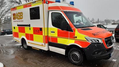 Bild: ASB/exb
Unterwegs im Bereich der Rettungswache Velden und gelegentlich auch in benachbarten Gebieten: Der ASB-Regionalverband Jura präsentiert ein neues Fahrzeug.