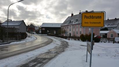 Bild: jr
Ein Integriertes städtebauliches Entwicklungskonzept soll dabei helfen, die Gemeinde Pechbrunn für die Zukunft aufzustellen. Hier im Bild einer der Pechbrunner Ortseinfahrten.