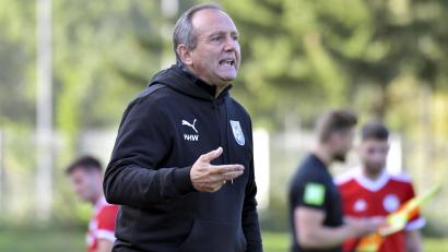 Archivbild: Hubert Ziegler
Karl-Heinz Wagner gibt auch in der kommenden Saison die Kommandos beim FC Amberg.