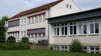 Bild: Stephan Huber
Die Raigeringer Schule - hier ein Archivbild - erscheint der Stadtverwaltung ideal dafür, drei unterschiedliche, dezentrale Lüftungsanlagen auf Herz und Nieren zu testen.