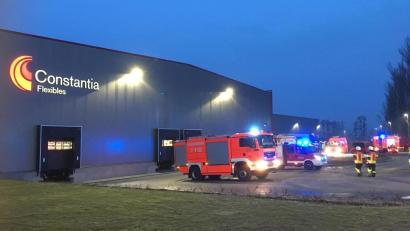 Archivbild: August Beer
Bei größeren Einsätzen, wie hier 2019, wurde die Werkfeuerwehr von Constantia bei Bedarf von der Feuerwehr Pirk unterstützt. Mit Auflösung der Werkfeuerwehr kommen auf die kommunale Feuerwehr mehr Aufgaben zu.
