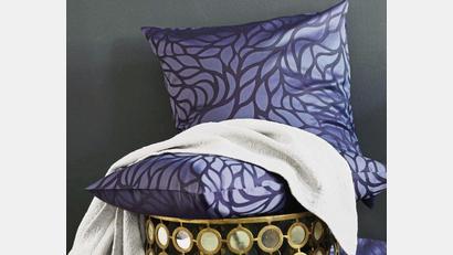 Bild:  Schlossberg/dpa
Auch Bettwäsche gibt es natürlich in Lilatönen.