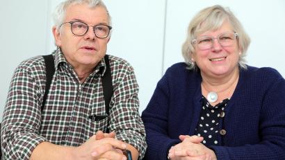 Bild: Wolfgang Steinbacher
Birgit und Martin Millies beim Redaktionsgespräch. Vor 40 Jahren zogen sie von Berlin nach Amberg, jetzt ziehen sie zurück in den Norden. Als Geschäftsinhaber erlebten sie allerhand lustige Geschichten.