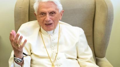 Bild: Daniel Karmann
Wurde früher über einen Missbrauch informiert, als er zunächst angab: der emeritierte Papst Benedikt XVI. Foto: Daniel Karmann/dpa
