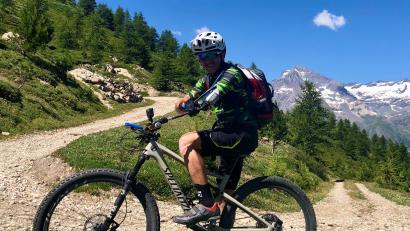Bild: Wolfgang Stöckl
Wolfgang Stöckl bei einer seiner Lieblingsbeschäftigungen, einer MTB-Tour in den Alpen.