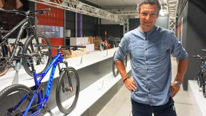 Archivbild: jut
Boom-Firma: Christoph Mannel, Geschäftsführer von Ghost, im Juni 2021 im leergekauften Showroom in Waldsassen.