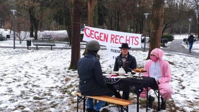 Bild: A. Völkl/exb
Ein Künstler-Kollektiv am Woodstock-Hügel in Weiden will ein Zeichen gegen Rechts setzen. In Zukunft sollen hier immer samstags verschiedene Künstler auftreten.