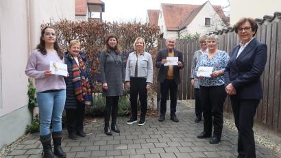 Bild: Kunz
Der Inner Wheel Club hat jeweils 2000 Euro an ein Demenzcafé, eine Tagesstätte für psychisch kranke Menschen und an die Leselernhilfe gespendet.