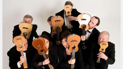 Bild: Allison Burke/exb
Die Platzkapazität im Stadttheater steigt, was viele Zuschauer freuen wird. Das Konzert mit Englands berühmten Ukulele-Orchester war ausverkauft – nun sind noch Karten erhältlich.