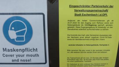 Bild: rn
Seit Dienstag gilt im Rathaus Eschenbach die 3-G-Regelung. Der Zutritt ist nur noch über die Info-Stelle möglich.