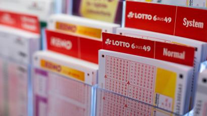 Bild: Philipp von Ditfurth/dpa
Ein Oberpfälzer hat bei Lotto "6 aus 49" mehr als 500.000 Euro gewonnen.