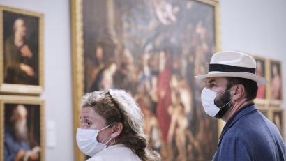 Bild: Jesús Hellín/dpa
Auch in Museen dürfen sich ab sofort mehr Menschen gleichzeitig aufhalten, als noch vor paar Wochen. Bis zu 50% der maximalen Besucherzahl ist erlaubt. (Symbolbild)