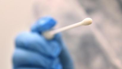 Symbolbild: Karl-Josef Hildenbrand/dpa
Immer mehr Coronatests in Weiden und dem Landkreis Neustadt/WN sind positiv. Von Mittwoch auf Donnerstag meldete das Robert-Koch-Institut über 300 Neuinfizierte.