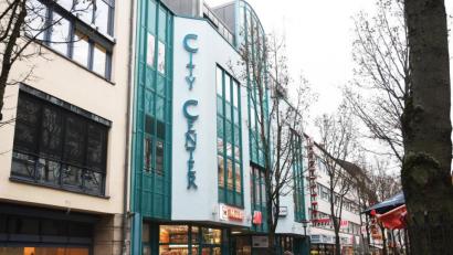 Bild: Gabi Schönberger
Seit 1. Januar 2022 gehört das City-Center Weiden in der Max-Reger-Straße einer Immobiliengesellschaft aus Berlin. Sie hat es von der Unternehmerfamilie Popp aus Neumarkt (Bionorica Pharma) erworben. Das Einkaufszentrum ist gut vermietet und soll es auch bleiben, sagen die neuen Eigentümer.