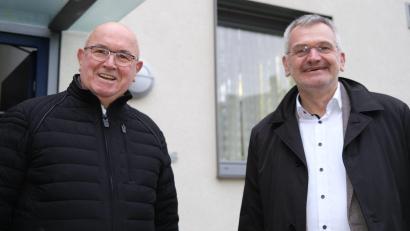 Bild: Hirsch
Dekan Hans Amann (links) verlässt die Pfarrei St. Jakob Schwandorf und geht in den Ruhestand. Der amtierende Diözesan-Jugendpfarrer Christian Kalis (rechts) tritt am 1. September die Nachfolge an.
