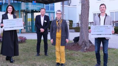 Bild: Klinikum/Wawersig/exb
Stephanie Sedlmayer-Weßling, Lambert Immobilien, Dr. Harald Hollnberger, Ärztlicher Direktor des Klinikums, Caroline Beer, Patientin und Otto Kehrer, Kehrer Planung (von links) bei der Bekundung der Patenschaft.