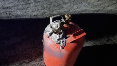 Bild: Kreisbrandinspektion Amberg-Sulzbach/exb
Diese Gasflasche war in Brand geraten. Warum, ist noch unklar.