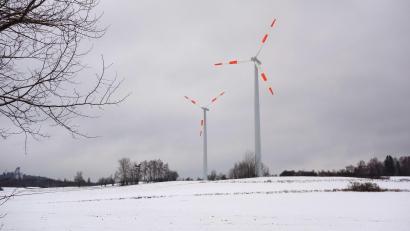 Bild: fjo
Seit über 20 Jahre stehen diese Windräder bei Waidhaus. Anträge auf weitere Anlagen lösen im Marktrat eine heftige Debatte aus.