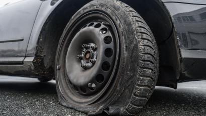 Symbolbild: Armin Weigel/dpa
In Sulzbach-Rosenberg war von Samstag, 29. Januar, auf Sonntag, 30. Januar, ein Reifenstecher unterwegs.