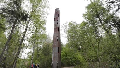 Archivbild: Wolfgang Steinbacher
Die Sichtung - Eine Klang- und Raumskulptur in Flossenbürg. Auch dieses Kunstprojekt nahe am ehemaligen KZ-Steinbruch hinterfragt der AfD-Abgeordnete.