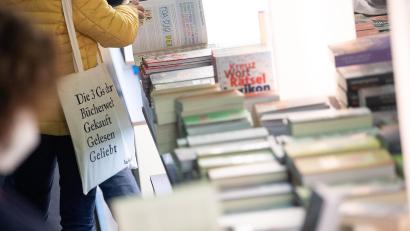 Symbolbild: dpa/Sebastian Gollnow
Trotz Einschränkungen kann die Gemeindebücherei aus dem vergangenen Pandemiejahr auch Erfreuliches berichten.