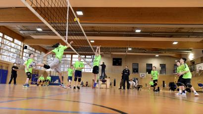 Bild: Hubert Ziegler
Gleich zum Auftakt der Oberpfalzmeisterschaft gab es das vereinsinterne Duell zwischen dem VC Amberg I und dem VC Amberg II.