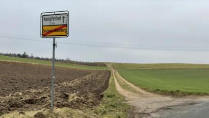 Bild: ige
Hier am Kempfenhofer Weg wäre ein idealer Standort für einen Tütenspender samt Papierkorb - die Gegend wird stark frequentiert.