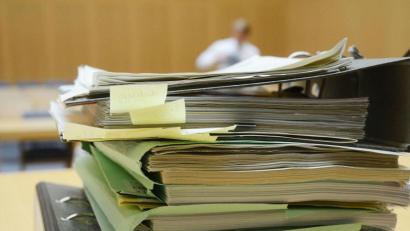 Symbolbild: Gabi Schönberger
Ein Prozess wegen Diebstahl und Einbruch musste vertagt werden, weil der angeklagte Nabburger unentschuldigt ferngeblieben ist.