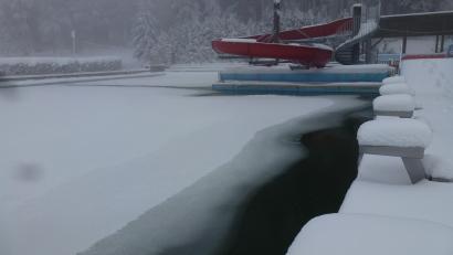 Bild: Siegfried Walter/exb
Das Freibad Altglashütte im Winter 2022.