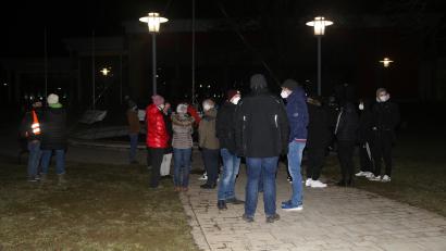 Bild: rw
Im Stadtpark in Erbendorf versammelte sich am vergangenen Sonntag zum ersten Mal eine Gegendemonstration zu den sogenannten "Spaziergängen".