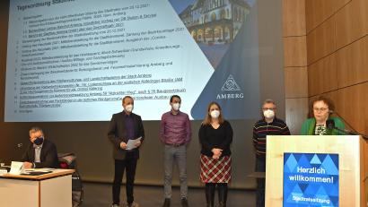 Bild: Petra Hartl
Die Fraktionen im Amberger Stadtrat haben am Montag ein parteienübergreifendes Statement zu den Anti-Corona-Demos in der Stadt gegeben.