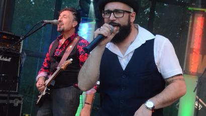 Archivbild: Kunz
Richie Necker (links) und Rocky Verardo, hier bei den Sommerserenaden, kommen zusammen mit Andrea Paoletti als Gruppe „I CantAutori“ ins Parapluie in Weiden.