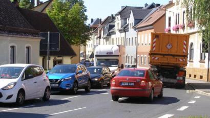 Archivbild: pz
Um den Planfeststellungsbeschluss zur Verlegung der Bundesstraße 299 durch Waldsassen (Bild) geht es am Montag, 25. Oktober, im Stadtrat. Dazu hat sich nun auch die Bürgeraktion "Mitmachen lohnt!" zu Wort gemeldet.