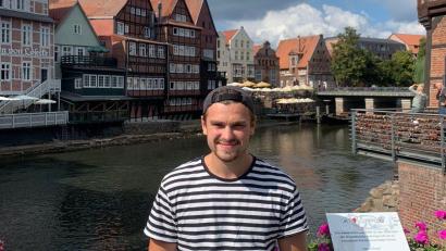 Archivbild: Bätge/exb
Timon Bätge bei einem Besuch in Lüneburg. Ein Teil seiner Verwandtschaft lebt in Niedersachsen, seine Mutter stammt aus Tschechien, er ist gebürtiger Oberpfälzer.