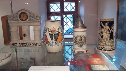 Bild: bjp
An vorgeblich "große Zeiten", die in einer Katastrophe endeten, erinnern die von Tobias Damberger gestalteten Ausstellungen der Museen in Kemnath (Bild) und Mitterteich.