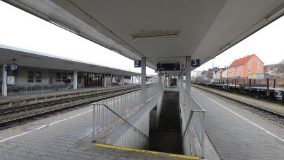 Bild: Wolfgang Steinbacher
Die Bahnsteige am Amberger Bahnhof sollen ab 2026 barrierefrei erreichbar sein. Das ist dem Stadtrat deutlich zu wenig.