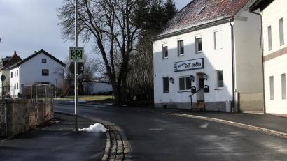 Bild: wro
Die Tempomessung im Bogen der Bahnhofstraße wird bis auf Weiteres fortgeführt.