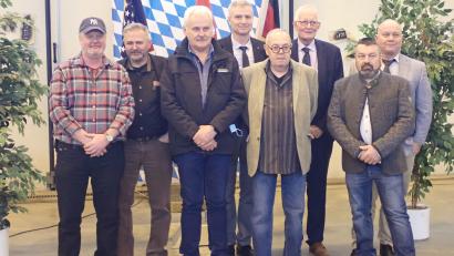 Bild: prd
Rainer Dörner, Klaus Krapf, Martin Merkl (von links) und Peter Goltz.(Zweiter von rechts) verabschiedeten sich in den Ruhestand.