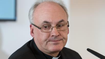Symbolbild: Armin Weigel/dpa
Der Regensburger Bischof Rudolf Voderholzer gehört zu den Kritikern des "Synodalen Wegs".