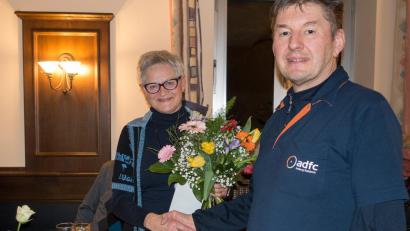 Bild: Gretel Schilling 
Marita Gierke bei der Würdigung ihrer Dienste durch Norbert Lange.