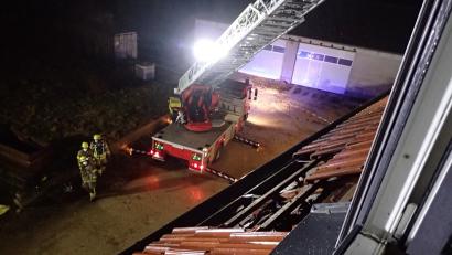 Symbolbild: Stadt Regensburg
Die Feuerwehr musste zu einem Brand in Regensburg im Stadtteil Obereisling ausrücken. Starke Sturmböen erschwerten den Einsatz.